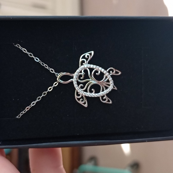 Sterling silver turtle necklace with moissanite - Picture 2 of 2